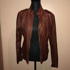 Medium Distressed Guess Leather Jacket! 🍂